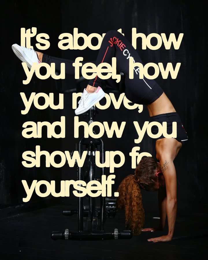 Post tipográfico: It's about how you feel, how you move and how you show up for yourself